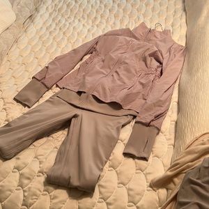 Lululemon new without tags jogger outfit.  Beautiful! Color is chrome, no flaws